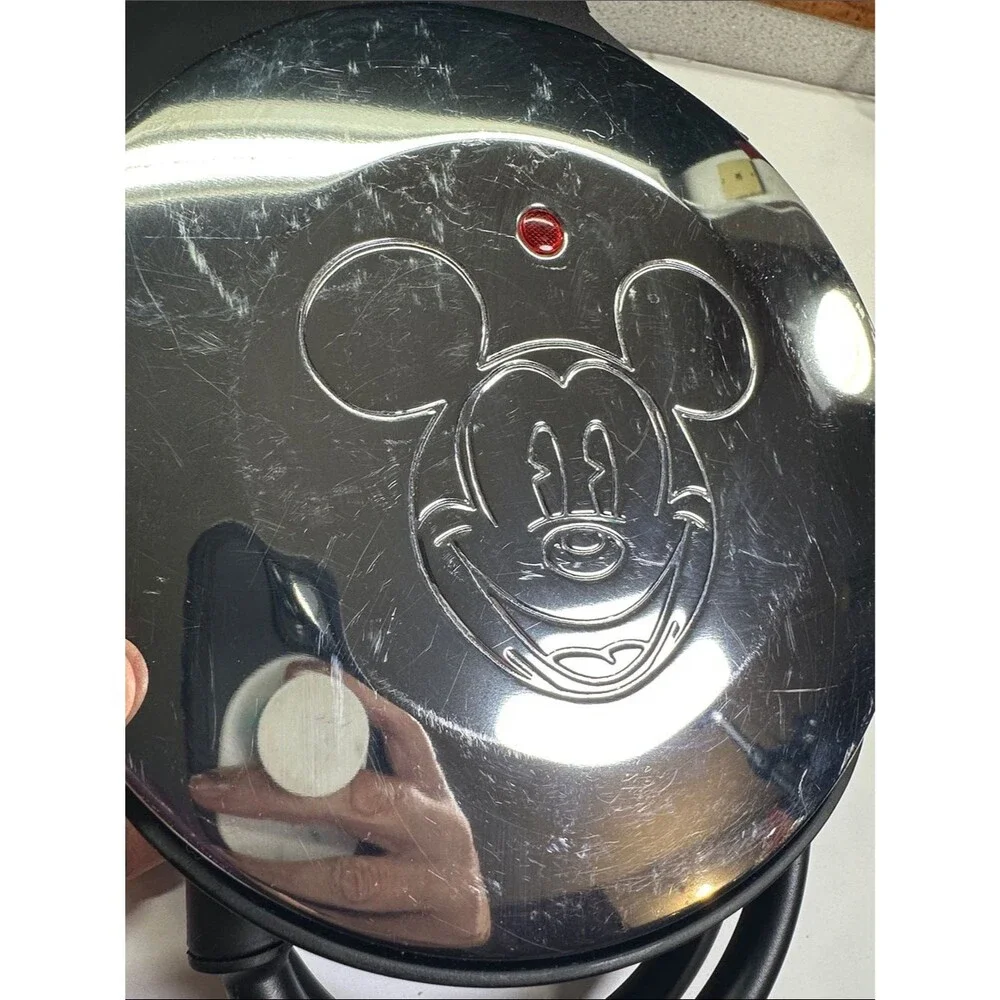 VillaWare Mickey's Single Waffler, Chrome Breakfast Waffle Maker Cosmetic Damage